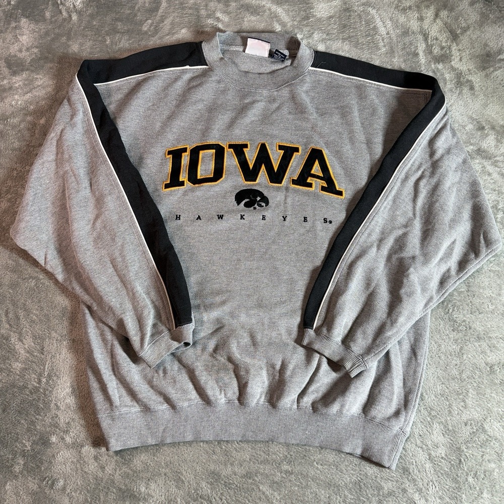 Varsity Classics Iowa Hawkeyes Sweatshirt Mens XL Gray Embroidered Pullover NCAA